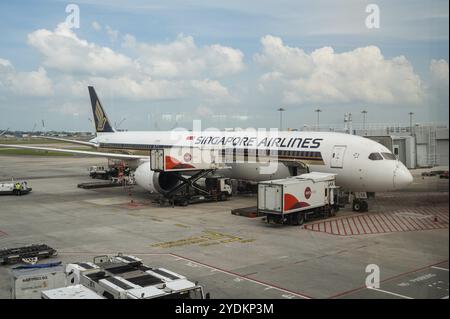 16.07.2023, Singapur, Republik Singapur, Asien, A Singapore Airlines Boeing 787-10 Dreamliner Passagierflugzeug, Registrierung 9V-SCA, Park at Th Stockfoto