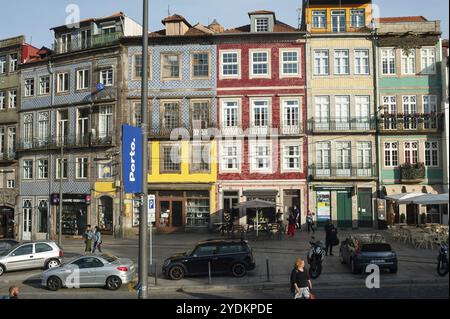 13.06.2018, Porto, Portugal, Europa, Blick auf traditionelle Wohnhäuser im Stadtteil Clerigos der Altstadt von Porto, Europa Stockfoto