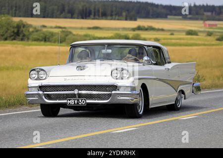 Vaulammi, Finnland. August 3, 2019. Ende der 50er Jahre Ford Fairlane 500 Classic Auto auf Maisemaruise2019 Auto Kreuzfahrt in Tawastia. Credit: Taina Sohlman Stockfoto