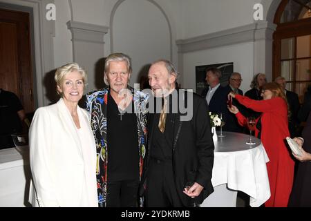 Marika Ullrich, Johnny Logan und Michael Mendl bei der VerLEIHUNG GÖTZ GEORGE PREIS 2024 im Haus der Kaiserin-Friedrich-Stiftung in Berlin am 26.10.2024 *** Marika Ullrich, Johnny Logan und Michael Mendl bei der PREISVERLEIHUNG DES GÖTZ GEORGE PREISES 2024 im Haus der Kaiserin Friedrich Stiftung in Berlin am 26 10 2024 Stockfoto