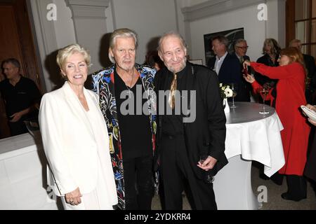 Marika Ullrich, Johnny Logan und Michael Mendl bei der VerLEIHUNG GÖTZ GEORGE PREIS 2024 im Haus der Kaiserin-Friedrich-Stiftung in Berlin am 26.10.2024 *** Marika Ullrich, Johnny Logan und Michael Mendl bei der PREISVERLEIHUNG DES GÖTZ GEORGE PREISES 2024 im Haus der Kaiserin Friedrich Stiftung in Berlin am 26 10 2024 Stockfoto