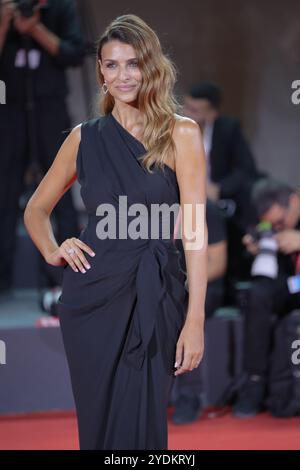 Cristina Chiabotto besucht den roten Teppich „Diva Futura“ während des 81. Internationalen Filmfestivals von Venedig am 4. September 2024 im Sala Grande. Stockfoto