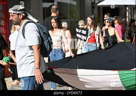 Valletta, Malta - 6. Oktober 2024: Teilnehmer einer Demonstration gegen die israelischen Aktionen im Gazastreifen Stockfoto