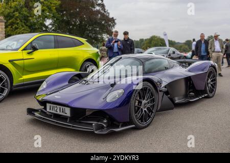 2023 Aston Martin Valkyrie auf der Salon Privé Concours d’Elégance Motorshow im Blenheim Palace. Stockfoto