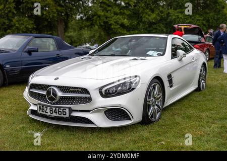 2018 MERCEDES-BENZ SL 500 AMG auf der Automobilausstellung Salon Privé Concours d’Elégance im Schloss Blenheim. Stockfoto