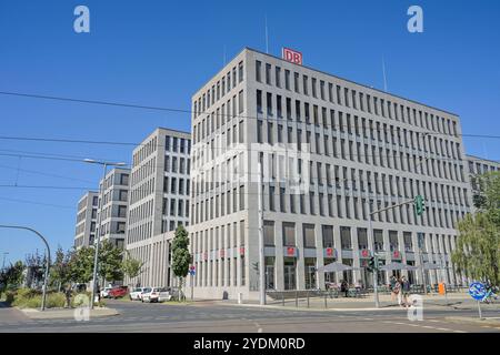 Deutsche Bahn DB Services, Bürogebäude, Elisabeth-Schwarzhaupt-Platz, Invalidenstraße, Mitte, Berlin, Deutschland *** Deutsche Bahn DB Services, Bürogebäude, Elisabeth Schwarzhaupt Platz, Invalidenstraße, Mitte, Berlin, Deutschland Stockfoto