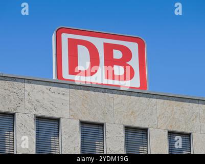 Deutsche Bahn DB Services, Bürogebäude, Elisabeth-Schwarzhaupt-Platz, Invalidenstraße, Mitte, Berlin, Deutschland *** Deutsche Bahn DB Services, Bürogebäude, Elisabeth Schwarzhaupt Platz, Invalidenstraße, Mitte, Berlin, Deutschland Stockfoto