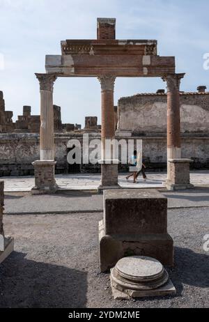 Blick vom Tempio del Genius Augusti auf das Bürgerforum (Foro Civile), Archäologischer Park Pompeji, Italien Stockfoto