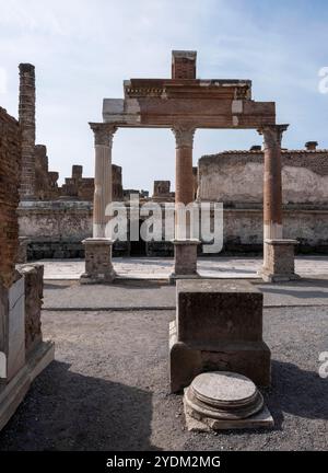 Blick vom Tempio del Genius Augusti auf das Bürgerforum (Foro Civile), Archäologischer Park Pompeji, Italien Stockfoto