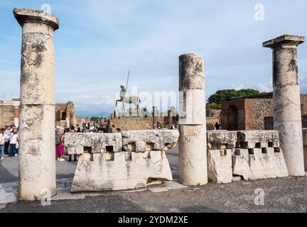 Centaur-Skulptur des polnischen Bildhauers Igor Mitoraj in Pompeji, Pompeji, Neapel Camapnia, Italien Stockfoto