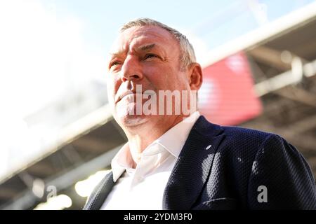 Utrecht, Niederlande. Oktober 2024. Utrecht - Trainer Ron Jans des FC Utrecht in der zehnten Runde der Eredivisie Saison 2024/2025. Das Spiel findet am 27. Oktober 2024 im Stadion Galgenwaard in Utrecht statt. Credit: Box to Box Pictures/Alamy Live News Stockfoto