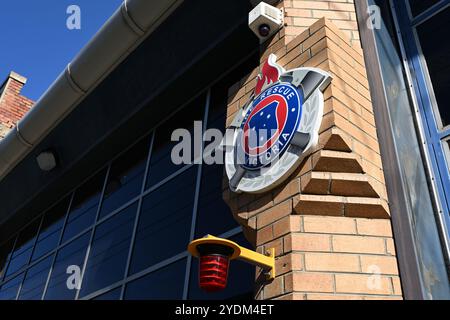 Fire Rescue Victoria Logo auf der Außenseite des Gebäudes der FRV Fire Station 35, tagsüber Stockfoto