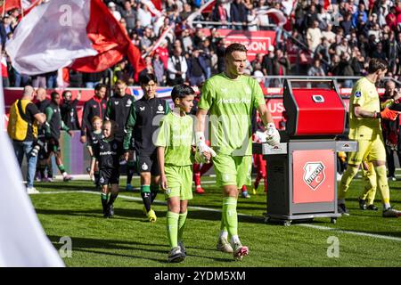 Utrecht, Niederlande. Oktober 2024. Utrecht - Feyenoord-Keeper Timon Wellenreuther während der zehnten Runde der Eredivisie-Saison 2024/2025. Das Spiel findet am 27. Oktober 2024 im Stadion Galgenwaard in Utrecht statt. Credit: Box to Box Pictures/Alamy Live News Stockfoto