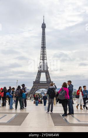 Blick auf den Eiffelturm vom Trocadero-Palast Stockfoto