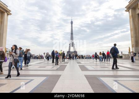 Blick auf den Eiffelturm vom Trocadero-Palast Stockfoto