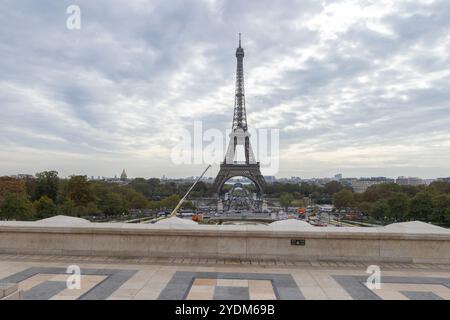 Blick auf den Eiffelturm vom Trocadero-Palast Stockfoto