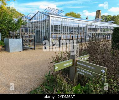 Gewächshäuser im RHS Garden Bridgewater Gardens, Worsley in Salford, Greater Manchester, England, Großbritannien Stockfoto