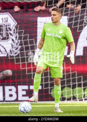 Utrecht, Niederlande. Oktober 2024. Utrecht - Feyenoord-Keeper Timon Wellenreuther während der zehnten Runde der Eredivisie-Saison 2024/2025. Das Spiel findet am 27. Oktober 2024 im Stadion Galgenwaard in Utrecht statt. Credit: Box to Box Pictures/Alamy Live News Stockfoto