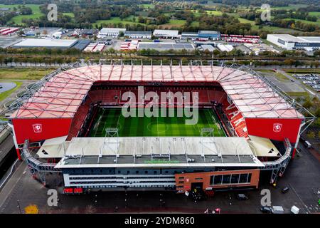 Enschede, Niederlande. Oktober 2024. ENSCHEDE, NIEDERLANDE - 27. OKTOBER: Allgemeine Ansicht des Stadions vor dem niederländischen Eredivisie-Spiel zwischen dem FC Twente und Heracle Almelo in de Grolsch Veste am 27. Oktober 2024 in Enschede, Niederlande. (Foto: Pieter van der Woude/Orange Pictures) Credit: Orange Pics BV/Alamy Live News Stockfoto