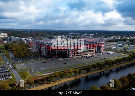 Enschede, Niederlande. Oktober 2024. ENSCHEDE, NIEDERLANDE - 27. OKTOBER: Allgemeine Ansicht des Stadions vor dem niederländischen Eredivisie-Spiel zwischen dem FC Twente und Heracle Almelo in de Grolsch Veste am 27. Oktober 2024 in Enschede, Niederlande. (Foto: Pieter van der Woude/Orange Pictures) Credit: Orange Pics BV/Alamy Live News Stockfoto