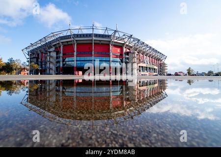 Enschede, Niederlande. Oktober 2024. ENSCHEDE, NIEDERLANDE - 27. OKTOBER: Allgemeine Ansicht des Stadions vor dem niederländischen Eredivisie-Spiel zwischen dem FC Twente und Heracle Almelo in de Grolsch Veste am 27. Oktober 2024 in Enschede, Niederlande. (Foto: Pieter van der Woude/Orange Pictures) Credit: Orange Pics BV/Alamy Live News Stockfoto