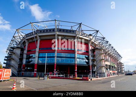 Enschede, Niederlande. Oktober 2024. ENSCHEDE, NIEDERLANDE - 27. OKTOBER: Allgemeine Ansicht des Stadions vor dem niederländischen Eredivisie-Spiel zwischen dem FC Twente und Heracle Almelo in de Grolsch Veste am 27. Oktober 2024 in Enschede, Niederlande. (Foto: Pieter van der Woude/Orange Pictures) Credit: Orange Pics BV/Alamy Live News Stockfoto