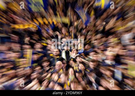 Bergamo, Italien. Oktober 2024. Hellas Verona Fans beim Spiel der Serie A im Gewiss Stadium in Bergamo. Der Bildnachweis sollte lauten: Jonathan Moscrop/Sportimage Credit: Sportimage Ltd/Alamy Live News Stockfoto