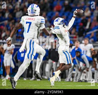 Durham, North Carolina, USA. Oktober 2024. SMU Running Back BRASHARD SMITH streckt seinen Arm in einem kurzen Durchgang auf die Rolle aus. Die Duke Blue Devils veranstalteten die SMU Mustangs im Wallace Wade Stadium in Durham. (Kreditbild: © Patrick Magoon/ZUMA Press Wire) NUR REDAKTIONELLE VERWENDUNG! Nicht für kommerzielle ZWECKE! Stockfoto