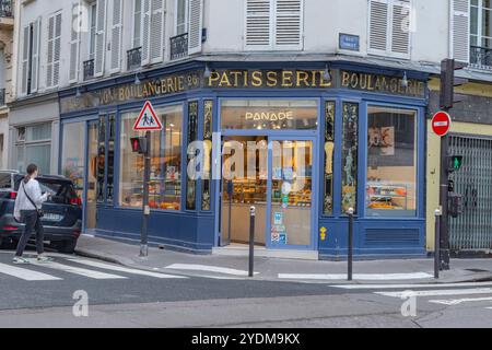 Blick auf die Straße und die Gebäude von Paris Stockfoto
