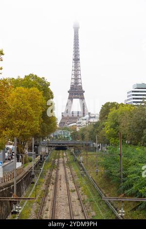 Blick auf die Straße und die Gebäude von Paris Stockfoto