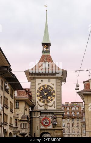 Bern, Hauptstadt der Schweiz. Historisches Zytglogge in der Altstadt von Bern. Wahrzeichen mittelalterlicher Turm, Uhrenturm, UNESCO-Weltkulturerbe. Stockfoto