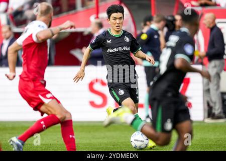 Utrecht, Niederlande. Oktober 2024. Utrecht – in der zehnten Runde der Eredivisie Saison 2024/2025. Das Spiel findet am 27. Oktober 2024 im Stadion Galgenwaard in Utrecht statt. Credit: Box to Box Pictures/Alamy Live News Stockfoto