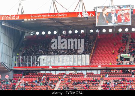 Enschede, Niederlande. Oktober 2024. ENSCHEDE, Stadion Grolsch Veste, 27-10-2024, Saison 2024/2025, niederländischer Eredivisie Football während des Spiels Twente - Heracles Supporters Heracles Credit: Pro Shots/Alamy Live News Stockfoto