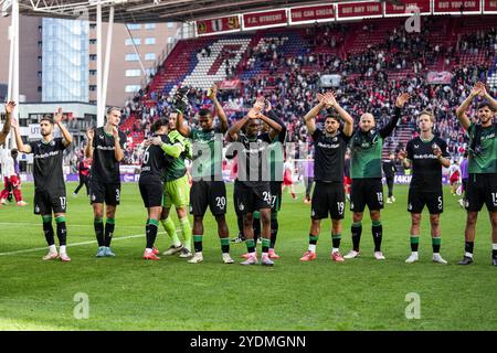 Utrecht, Niederlande. Oktober 2024. Utrecht - Spieler von Feyenoord während der zehnten Runde der Eredivisie Saison 2024/2025. Das Spiel findet am 27. Oktober 2024 im Stadion Galgenwaard in Utrecht statt. Credit: Box to Box Pictures/Alamy Live News Stockfoto