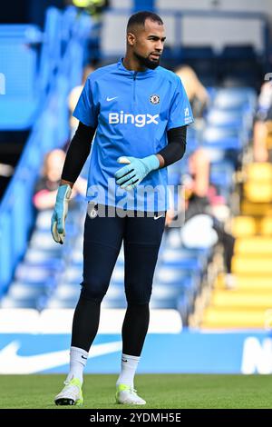 Robert Sánchez von Chelsea während des Vorspiels vor dem Premier League-Spiel Chelsea gegen Newcastle United in Stamford Bridge, London, Großbritannien, 27. Oktober 2024 (Foto: Cody Froggatt/News Images) Stockfoto