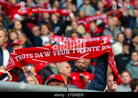 Enschede, Niederlande. Oktober 2024. ENSCHEDE, Stadion Grolsch Veste, 27-10-2024, Saison 2024/2025, niederländischer Eredivisie Football während des Spiels Twente - Heracles Banners Credit: Pro Shots/Alamy Live News Stockfoto