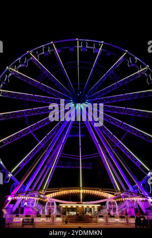 Riesenrad in Heringsdorf bei Nacht, Usedom, Ostsee, Deutschland, Messe, Volksfest, Messe, Weihnachtsmarkt. Sommer, Winter, Frühling, Herbst Stockfoto