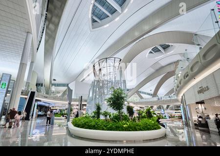 Abu Dhabi, Vereinigte Arabische Emirate - 10. August 2024: Zayed International Airport Terminal A Stockfoto