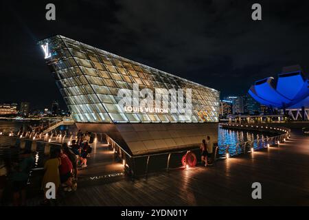 Singapur - 15. August 2024: Louis Vuitton Island Maison, der erste südostasiatische Maison Concept Store Stockfoto