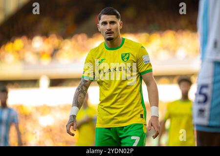 Borja Sainz aus Norwich City wird am Sonntag, den 27. Oktober 2024, während des Sky Bet Championship-Spiels zwischen Norwich City und Middlesbrough in der Carrow Road, Norwich, beobachtet. (Foto: David Watts | MI News) Credit: MI News & Sport /Alamy Live News Stockfoto