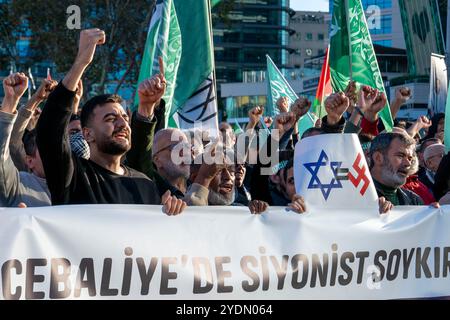 Besiktas, Istanbul, Türkei. Oktober 2024. Während eines protestmarsches von der Barbaros-Hayrettin-Pasa-Moschee vor dem israelischen Konsulat in Istanbul rufen Demonstranten onÂ 27. Oktober Â 2024 Slogans. (Kreditbild: © Tolga Uluturk/ZUMA Press Wire) NUR REDAKTIONELLE VERWENDUNG! Nicht für kommerzielle ZWECKE! Stockfoto