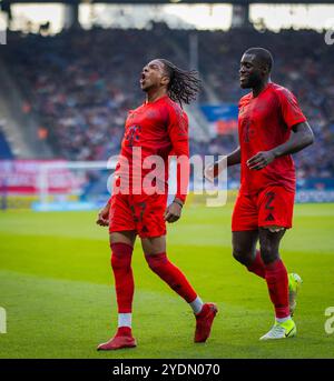 Bochum, Deutschland. Oktober 2024. Torfeier Michael Olise (FCB) Dayot Upamecano (München) VfL Bochum - FC Bayern München 27.10.2024 Credit: Moritz Müller/Alamy Live News Stockfoto