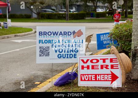 Florida, Broward County, USA. Oktober 2024. Frühe Abstimmung 2024. Präsidentschaftswahl 2024, Mail-Abstimmung 2024. Kamala Harris & Donald Trump Supporters 2024. Quelle: Yaroslav Sabitov/YES Market Media/Alamy Live News. Stockfoto