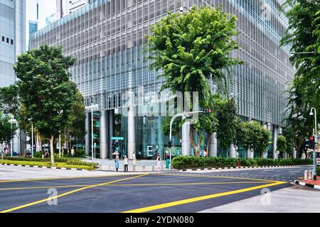 Singapur - 16. August 2024: Hauptsitz der FWD-Versicherung in der One George Street, das modernes Design und eine zentrale Präsenz in Singapurs Geschäftszentrum widerspiegelt Stockfoto