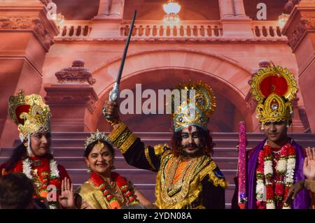 London, England, Großbritannien. Oktober 2024. Tänzerinnen und Tänzer treten auf dem Trafalgar Square während des jährlichen Diwali on the Square Festivals auf. (Kreditbild: © Vuk Valcic/ZUMA Press Wire) NUR REDAKTIONELLE VERWENDUNG! Nicht für kommerzielle ZWECKE! Stockfoto