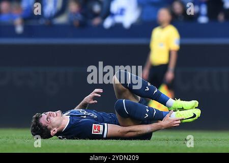Bochum, Deutschland. Oktober 2024. Fußball 1. Bundesliga 8. Spieltag VfL Bochum - FC Bayern München am 27.10.2024 im Vonovia Ruhrstadion Bochum Moritz Broschinski ( Bochum ) verletzt am Boden DFL-Vorschriften verbieten jede Verwendung von Fotografien als Bildsequenzen und/oder Quasi-Video. Foto: Revierfoto Credit: ddp Media GmbH/Alamy Live News Stockfoto