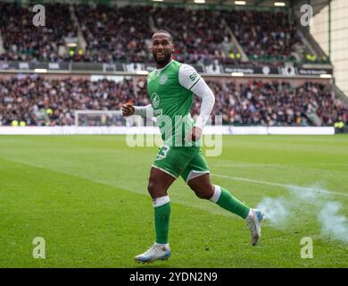 Edinburgh, Großbritannien. Oktober 2024. Scottish Premiership - Hibernian FC gegen Heart of Midlothian FC 27.10.20/24 Hibs' Stürmer Junior Hoilett feiert, nachdem Mykola Kukharevych in der 65. Minute die Heimmannschaft mit 1-0 Vorsprung belegt, als Hibs im Easter Road Stadium in Edinburgh gegen die Stadtrivalen Hearts antritt. Quelle: Ian Jacobs/Alamy Live News Stockfoto