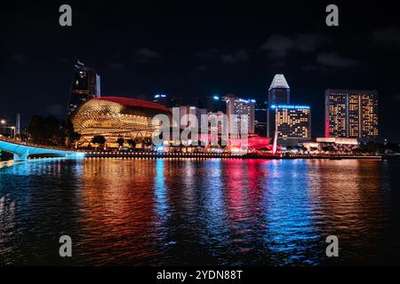 Singapur - 12. August 2024: Esplanade, Theater in der Bucht. Es ist ein Zentrum für darstellende Künste im Zentrum von Singapur Stockfoto