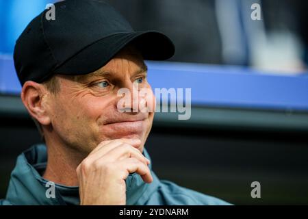 Bochum, Deutschland. Oktober 2024. BOCHUM, 27. OKTOBER: VfL Bochum-Cheftrainer Markus Feldhoff sieht am 27. Oktober 2024 im Vonovia Ruhrstadion in Bochum beim Bundesliga-Spiel zwischen dem VfL Bochum 1848 und dem FC Bayern München an. (Foto: Rene Nijhuis/MB Media) Credit: MB Media Solutions/Alamy Live News Stockfoto
