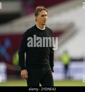 London, Großbritannien. Oktober 2024. LONDON, ENGLAND - 27. OKTOBER: Julen Lopetegui, Manager von West Ham United vor dem Spiel der Premier League zwischen West Ham United FC und Manchester United FC im London Stadium am 27. Oktober 2024 in London. (Foto: Dylan Hepworth/MB Media) Credit: MB Media Solutions/Alamy Live News Stockfoto